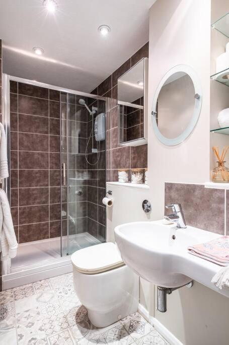 Stunning 4 Bedroom House In Central Бат Екстериор снимка